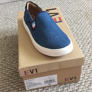 Slip-on sneakers NIB